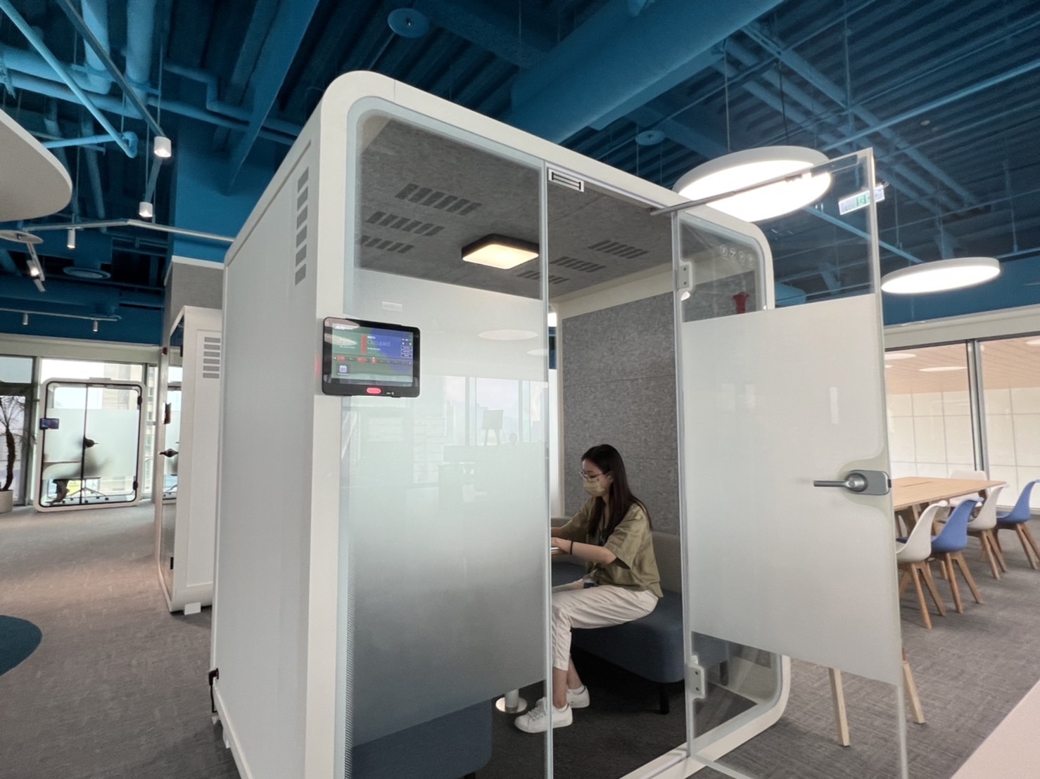 Ebpay高雄據點的智慧行動辦公艙，展現Ebpay在面板以外的研發應用軟實力